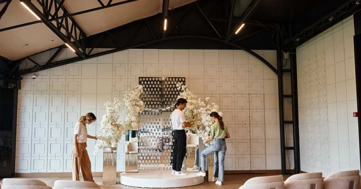 L'arte di abitare lo spazio temporaneo: il ruolo chiave degli allestimenti su misura nel settore dell'event management